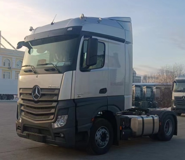 ТягачMERCEDES-BENZ 4*2
